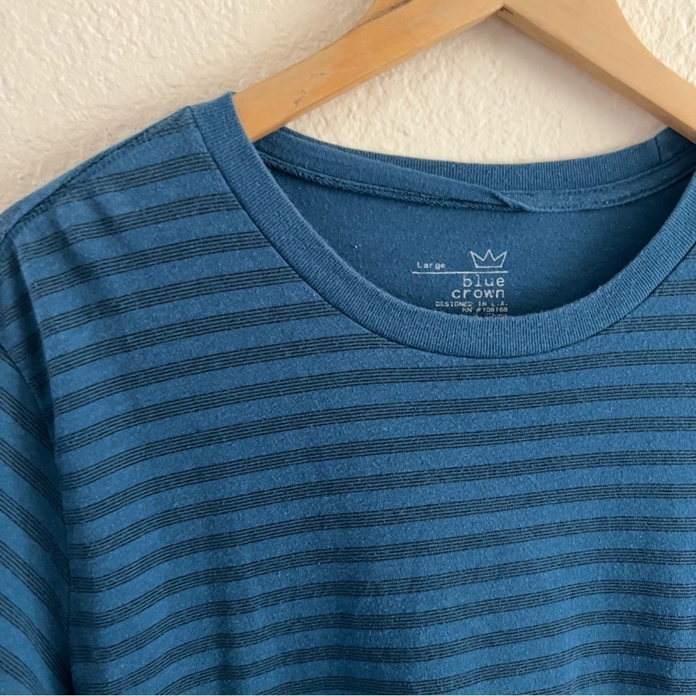 Blue crown shirt sleeve tee Size Large - Picture 3 of 4